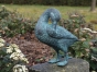 Bronzeskulptur "Ente in Gefiederpflege"