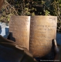 Bronzefigur "Zauberhafte Sabrina mit Buch". Bronzefiguren und Gartenfiguren bei Kunsthandel Lohmann in Timmendorfer Strand.