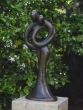 Bronzeskulptur Liebespaar auf Säule 