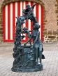 Bronzeskulptur Brunnen mit drei Engeln und einer Frau versehen mit einer grünen Patina 