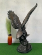 Fliegender Seeadler aus Bronze von hinten