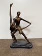 Bronzeskulptur "Tanzendes Paar" - modern auf Marmorsockel
