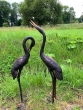 Bronzeskulptur Stehendes Kranich-Reiherpaar auf einem Feld 