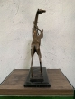 Bronzefigur "Pferd mit Reiter" - abstrakt auf Marmorsockel