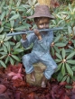 Bronzeskulptur Peter mit Querflöte als Wasserspeier 
