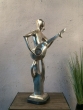 Bronzeskulptur "Gitarrenspieler" - modern auf Marmorsockel