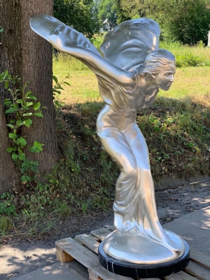 Spirit of Ecstasy aus Bronze mit einer Silbernen Patina 