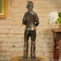 Bronzefigur kleiner Junge mit Saxophon