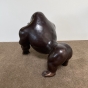 Bronzeskulptur "Abstrakter Gorilla" braun