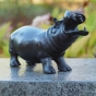 Bronzeskulptur Nilpferd auf Sockel 