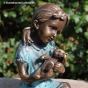 Bronzeskulptur Sitzendes Mädchen mit Teddybär
