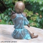 Bronzeskulptur Anna auf Säule von hinten 