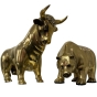 Freisteller der Bronzefigur "Bulle und Bär"