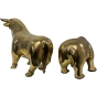 Rückansicht der Bronzefigur "Bulle und Bär"