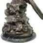 Bronzeskulptur "Mäusebussard auf Felsen"