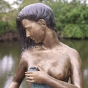 Bronzeskulptur "Junger Frauenakt mit Krug" als Wasserspeier