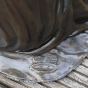 Bronzeskulptur "Mirja spricht mit ihrer Katze"