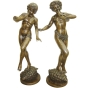 Bronzeskulptur "Geschwister spielen Horn"