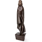 Frontansicht der Bronzeskulptur "Mensch mit Mantel"