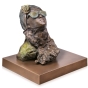Frontansicht der Bronzeskulptur "Sternensucher I"