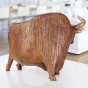 Rückansicht der Bronzeskulptur "Stier"
