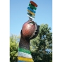 Nahansicht der Bronzeskulptur "Stuhl"