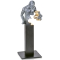 Frontansicht der Bronzeskulptur "Eureka"