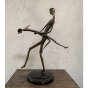 Seitenansicht der Bronzefigur "Abstraktes Tanzpaar"