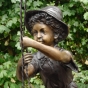 junge aus Bronze am Brunnen