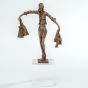 Bronzeskulptur moderne Frau mit Tüten
