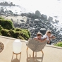 Dedon Sessel mit hoher Lehne mit Kindern