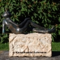Froschkönig Detlef liegend bei KUnsthandel Lohmann