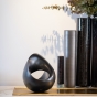 Schwarze Infinito Skulptur auf Regal