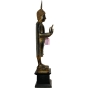 Seitenansicht des Holzbuddha