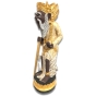 Schräge Frontansicht der Holzfigur "Indonesischer Weiser"