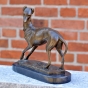 Hundeskulptur aus Bronze