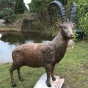 Marmorsockel Gartenskulptur Steinbock
