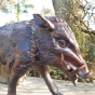 Keilerskulptur Wildschweinskulptur Jägerskulptur. Bronzefiguren und Gartenfiguren bei Kunsthandel Lohmann in Timmendorfer Strand.