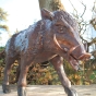 Keilerskulptur Wildschweinskulptur Jägerskulptur. Bronzefiguren und Gartenfiguren bei Kunsthandel Lohmann in Timmendorfer Strand.