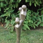 Moderne Skulptur Familie. Bronzefiguren und Gartenfiguren bei Kunsthandel Lohmann in Timmendorfer Strand.