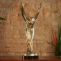 Bronzeskulptur Stehende Emily auf Marmorsockel 
