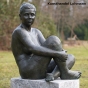 Bronzeskulptur Sitzender Frauenakt