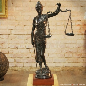 Justitia aus Bronze
