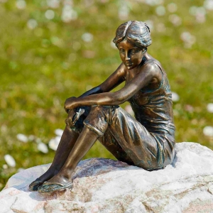 Carina Bronzefigur