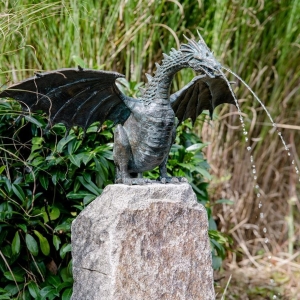 Rottenecker Bronzeskulptur "Drache Farina" als Wasserspeier