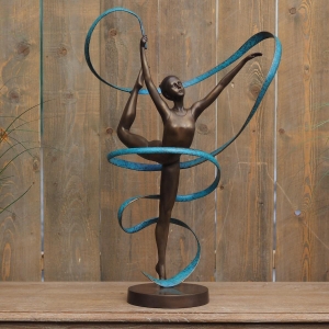 Bronzeskulptur Tänzerin mit Band auf Sockel 
