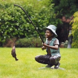 bronzefigur junge Angler
