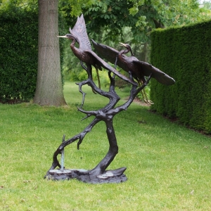 Bronzeskulptur "Kraniche auf Baum"