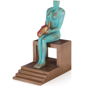 Frontansicht der Bronzeskulptur "Herzdame"