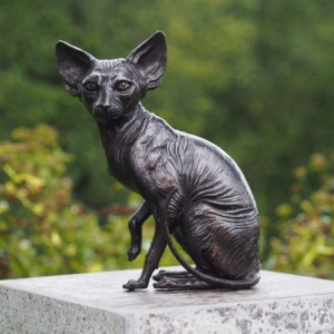 Bronzeskulptur "Ruhende Katze"